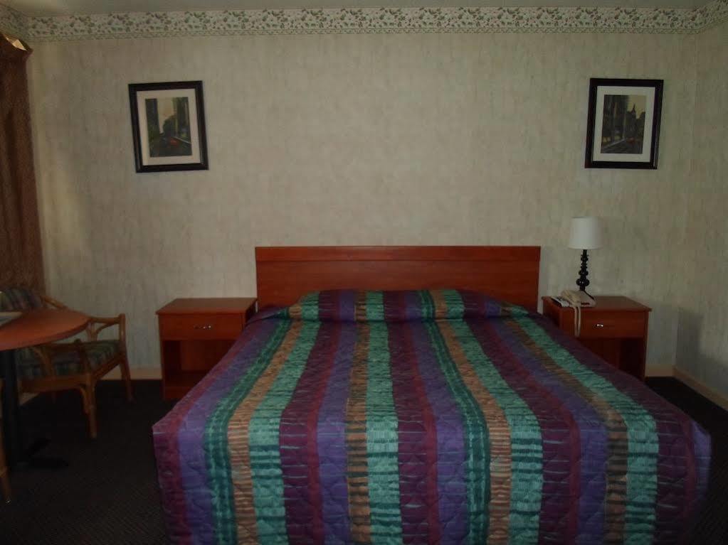 Red Carpet Motel 2*
